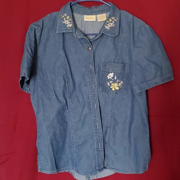 WOMEN'S Denim Top - Picture 7 of 8